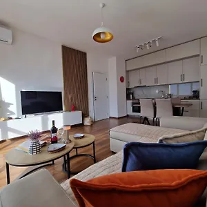 https://red-white-palace-apartment.hotels-in-tirana.com